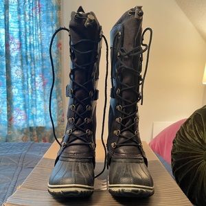 Women’s black Sorel lace up boots size 7.5 - Conquest Carly